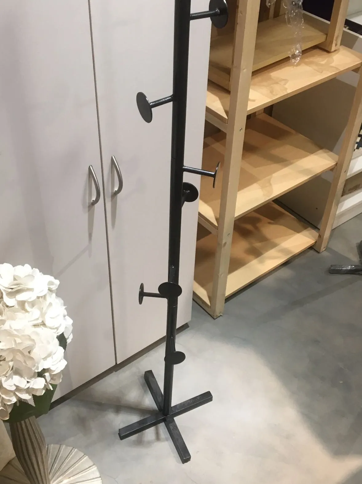 X - Style Tree Shaped Coat Stand Floor Standing Metal Rack With 8 Hangers With Metal Base