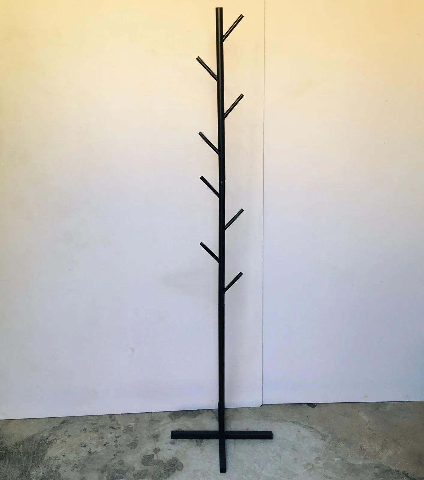 X - Style Tree Shaped Coat Stand Floor Standing Metal Rack With 8 Hangers With Metal Base